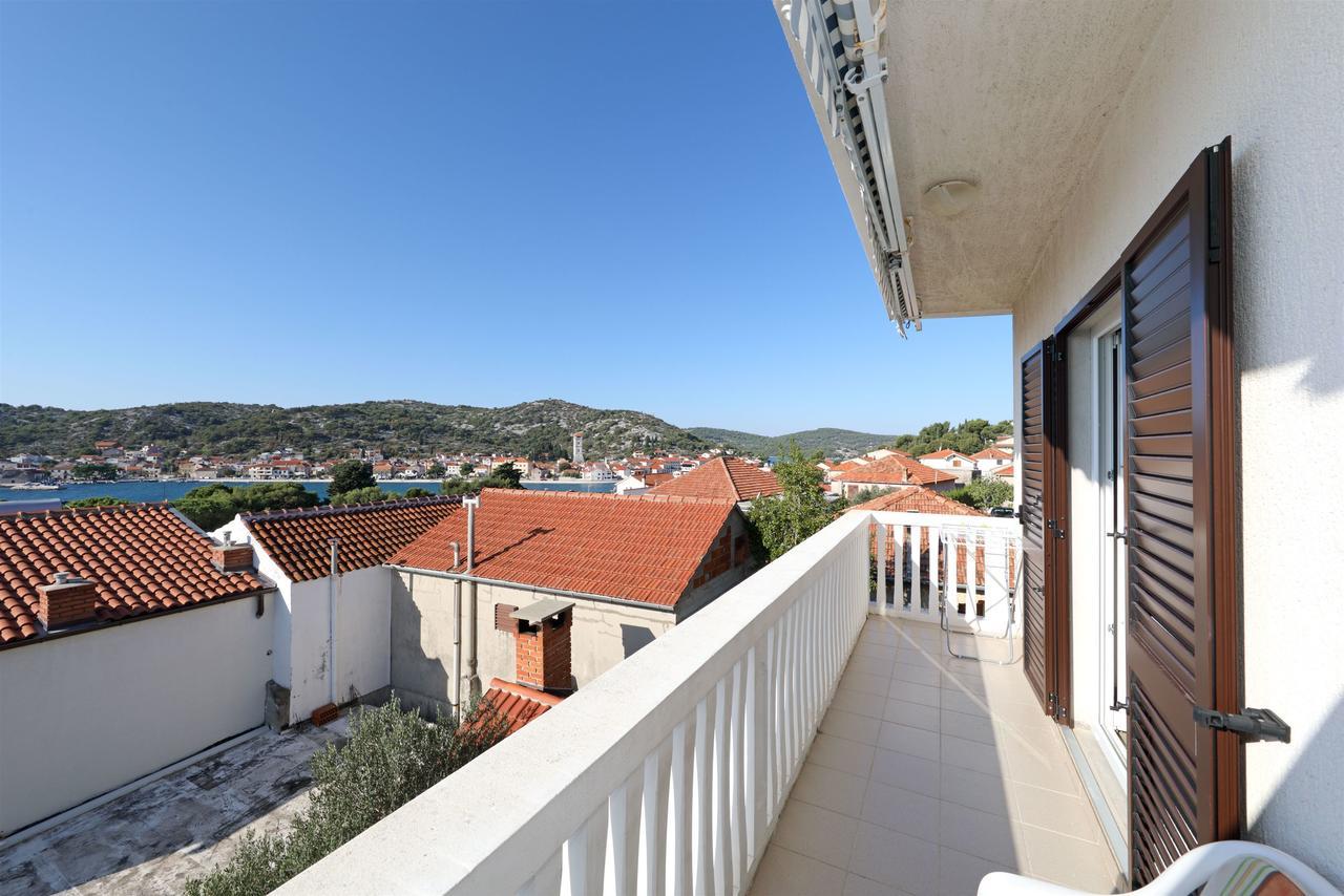 Apartments Snjezana Tisno Exterior photo