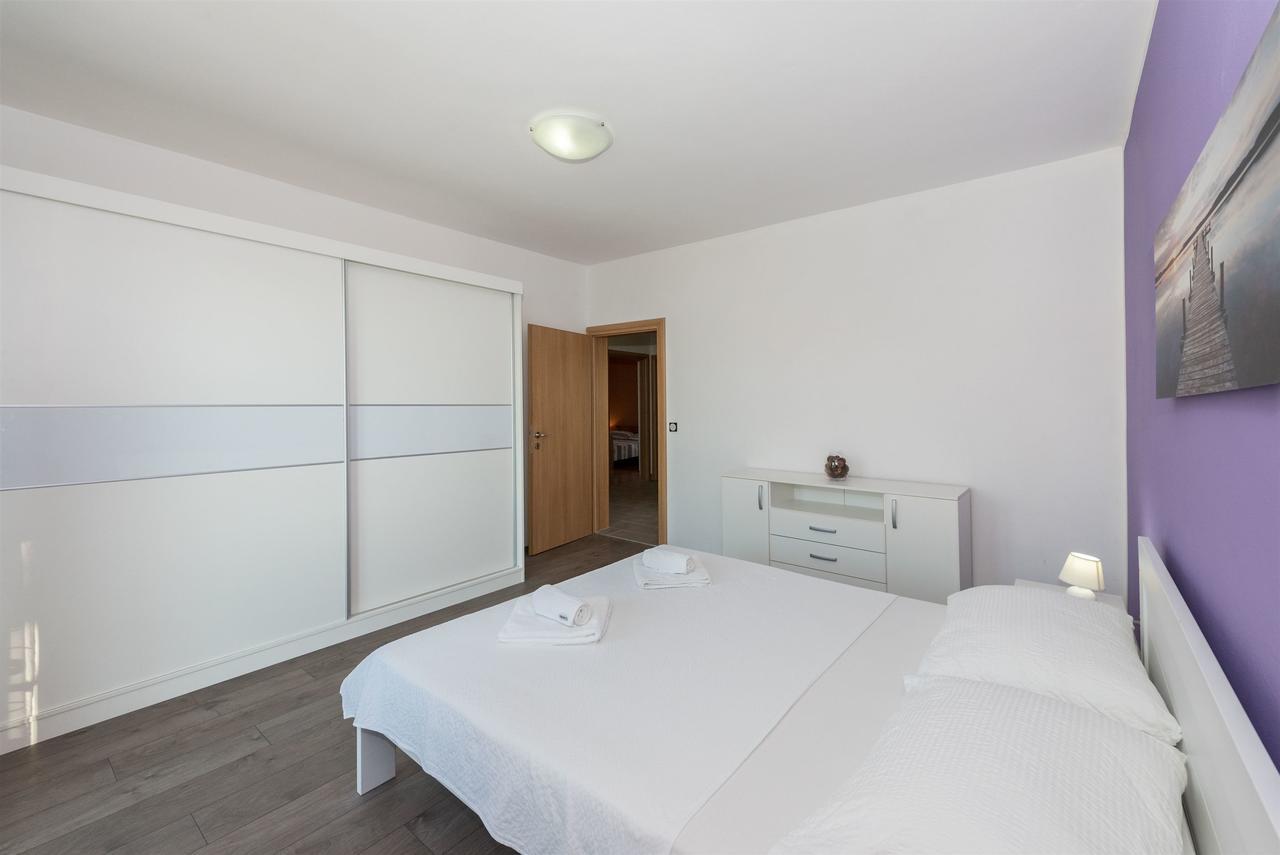 Apartments Snjezana Tisno Exterior photo