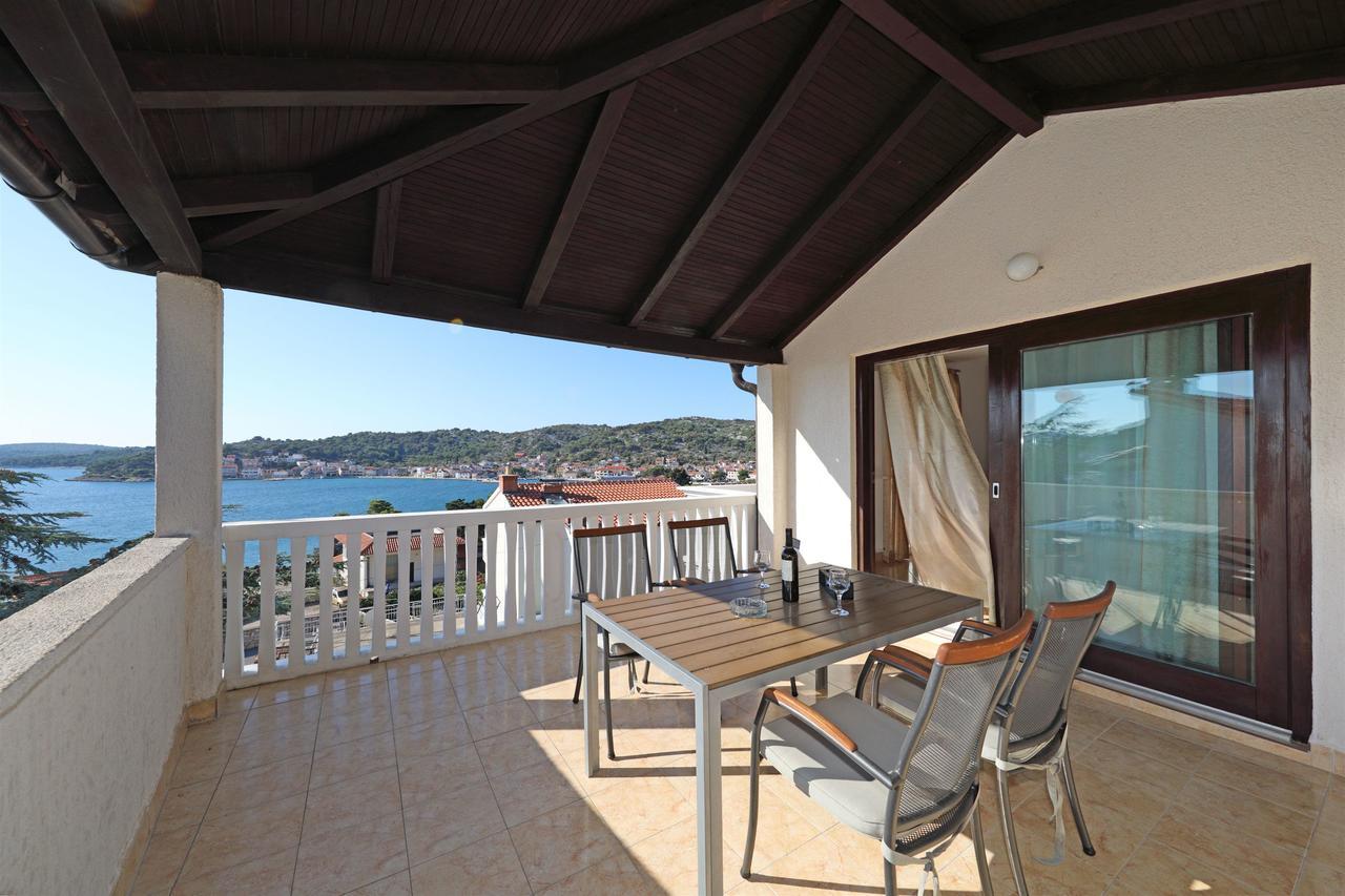 Apartments Snjezana Tisno Exterior photo