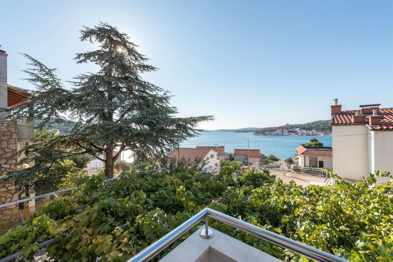 Apartments Snjezana Tisno Exterior photo